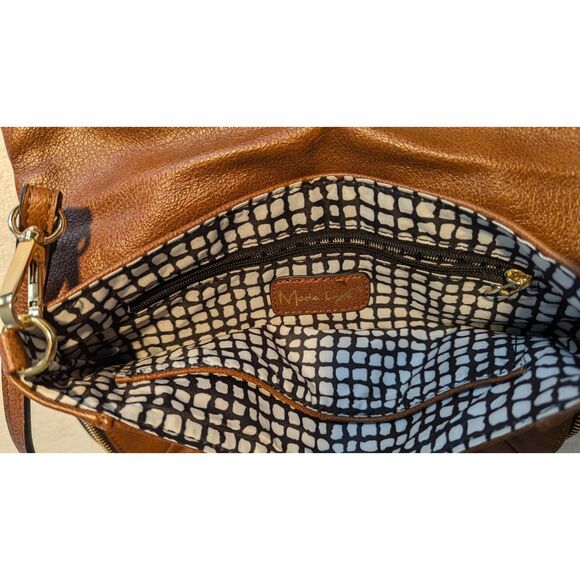 cute and practical Moda Luxe clutch with removable crossbody strap - Picture 6 of 6